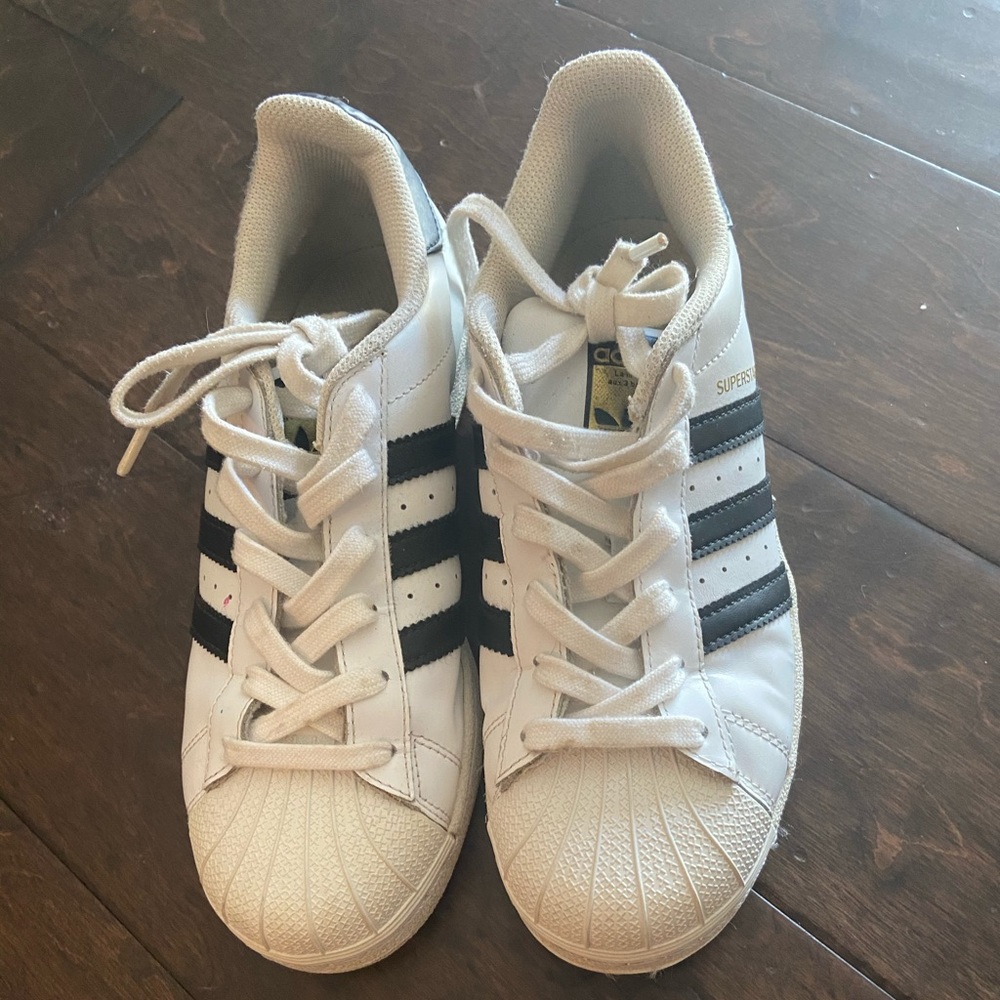 Adidas superstars